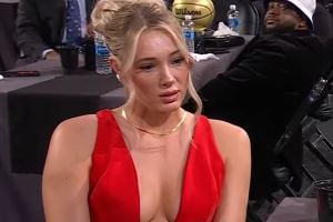 法克的博伊尔斯的女友Kitts😚前凸后翘好身材😍红衣超吸睛